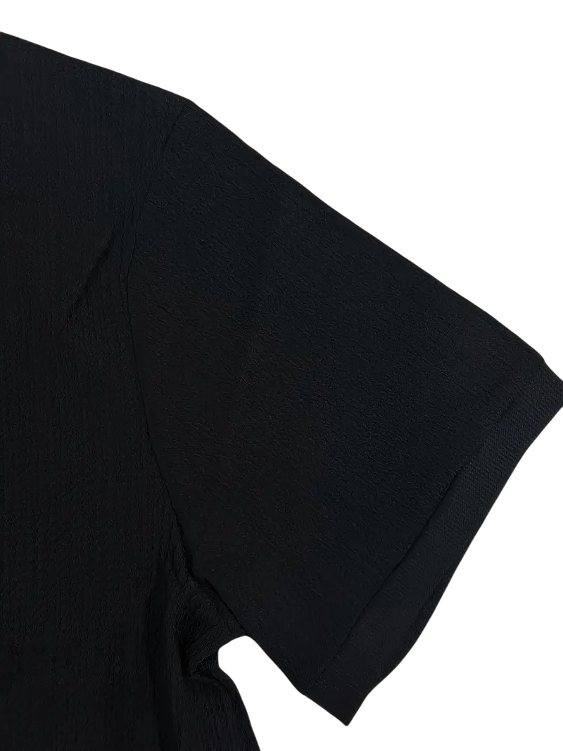 Camiseta Negra Cuello Alto