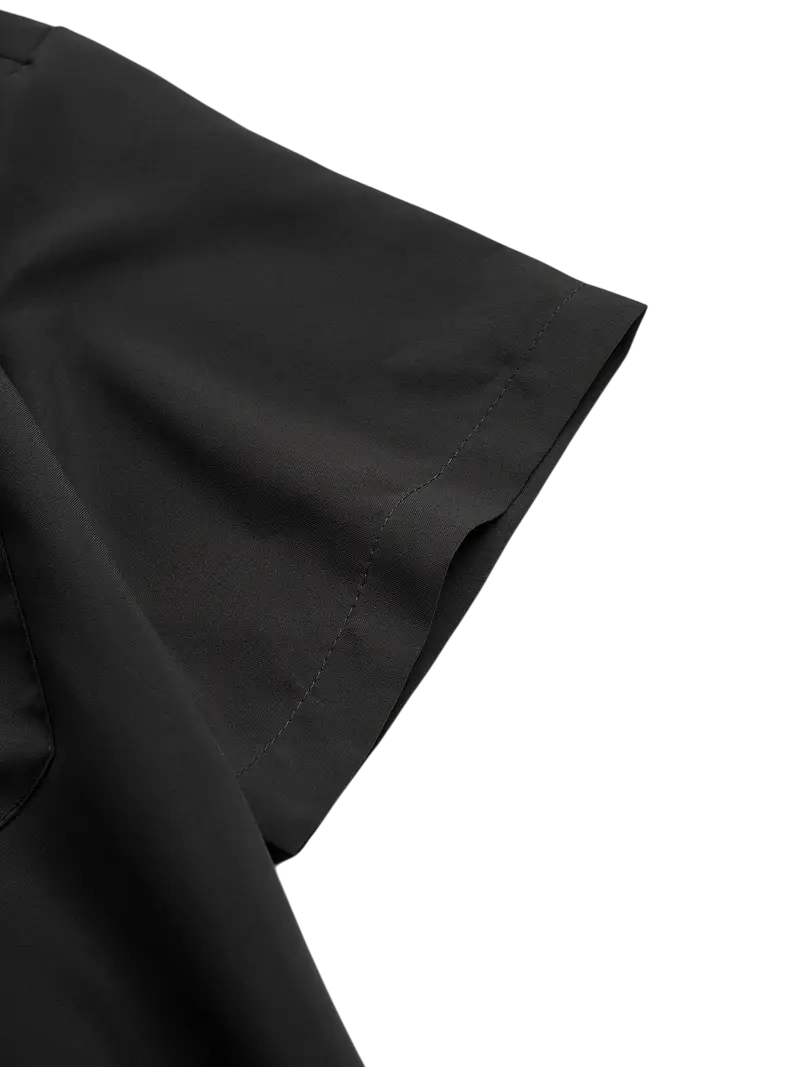 Camisa negra con bolsa